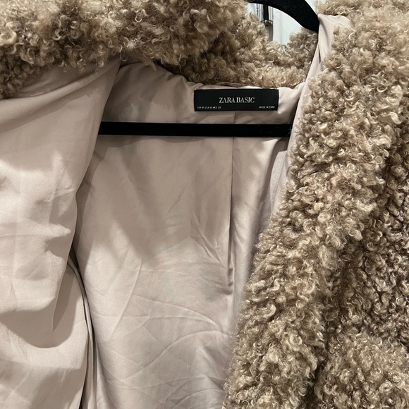 NWOT ZARA fuzzy jacket size M - Picture 2 of 3